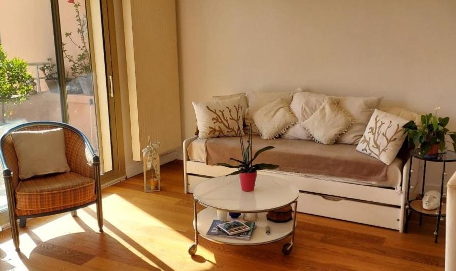 Chambre Lit 2 Personnes Dans Appartement Du Logeur Mandelieu Exterior foto